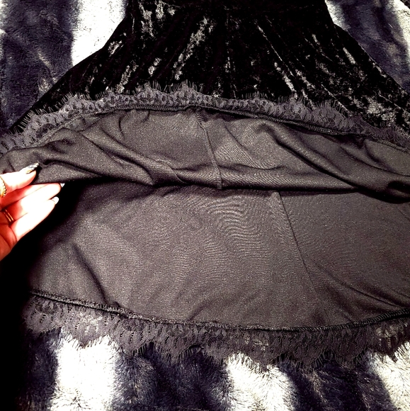 ⚡️EVERYTHING MUST GO⚡️Black Velvet Dress⚡️WHOLE PAGE $25 &UNDER⚡️ - Picture 3 of 8